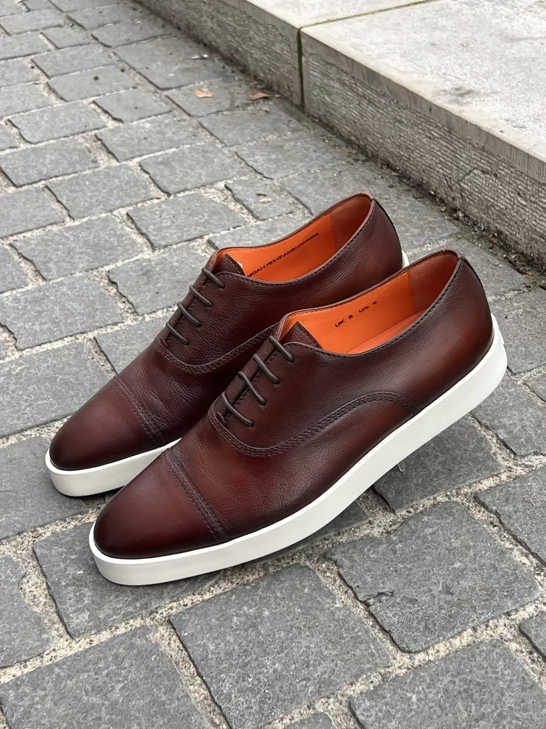 Santoni Casual Toe Cap Cap Toe Oxford in Scotch grain leather, view 3