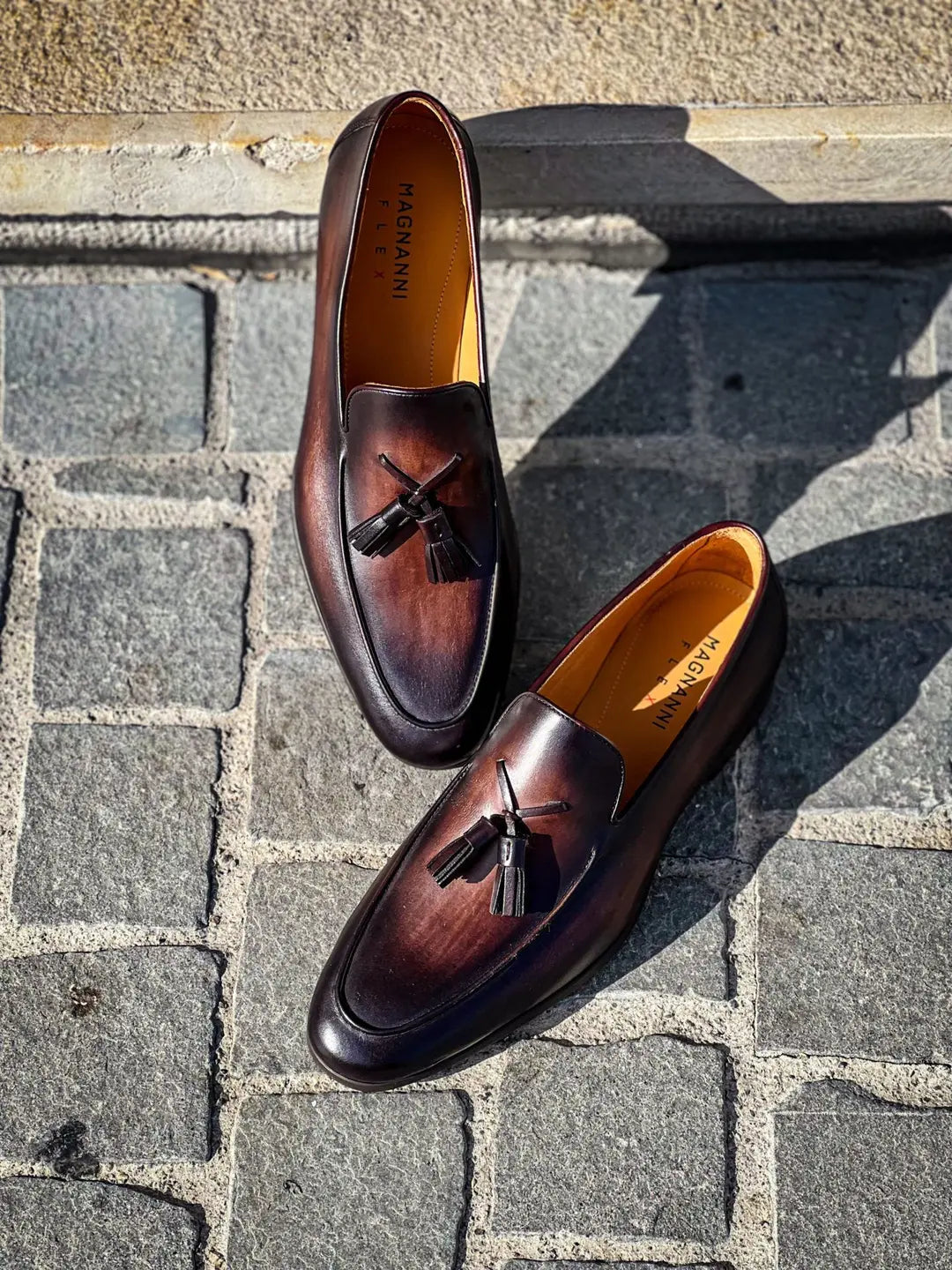 Magnanni Tassel Loafer Dark Brown in calf leather, view 3