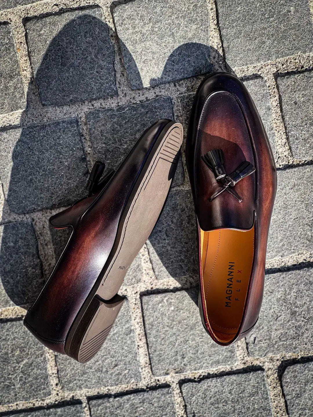 Magnanni Tassel Loafer Dark Brown in calf leather, view 2