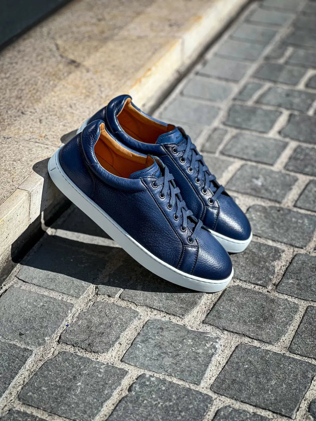 Magnanni Navy Grain Trainer