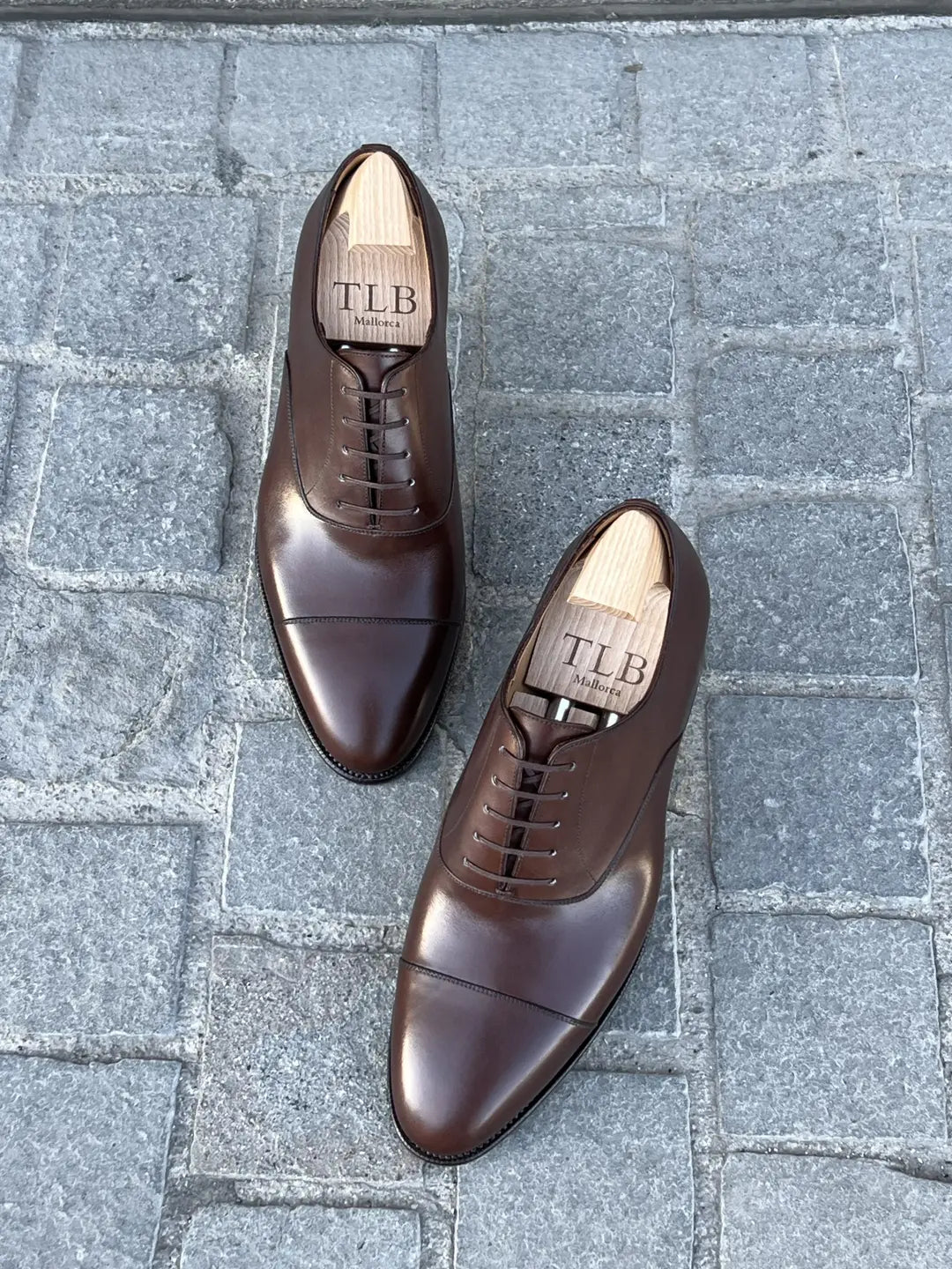 TLB Toe Cap Dark Brown Cap Toe Oxford in calf leather, view 2