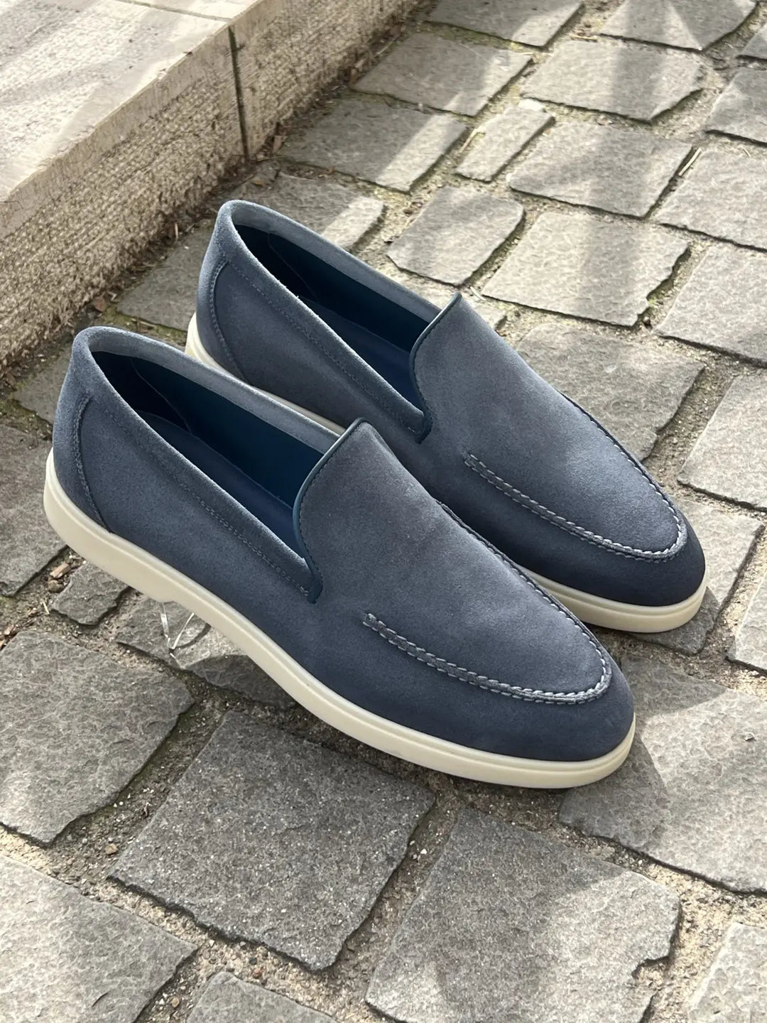 Magnanni Slip On Loafer in suede