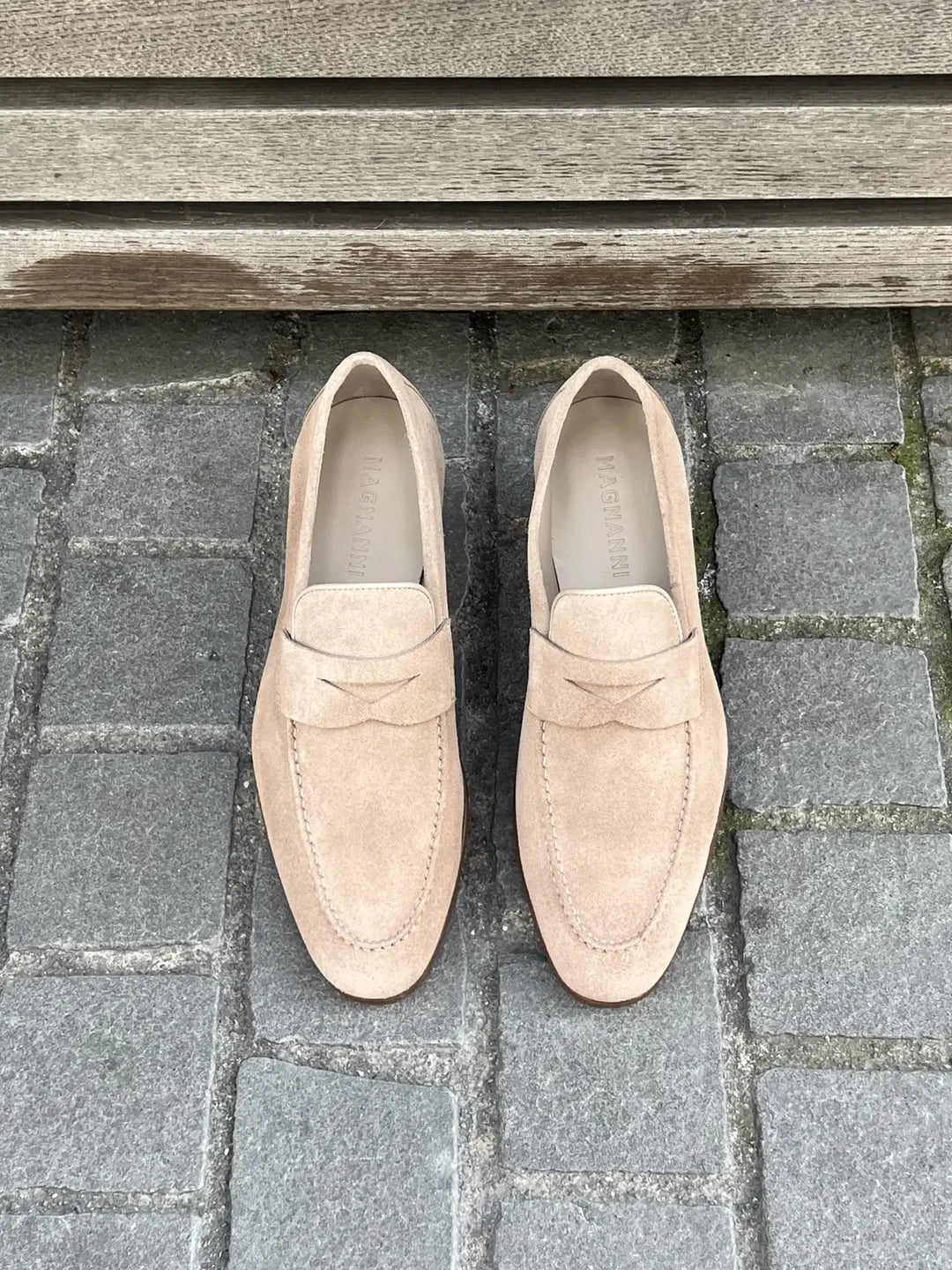 Magnanni Suede Loafer Sand, view 2