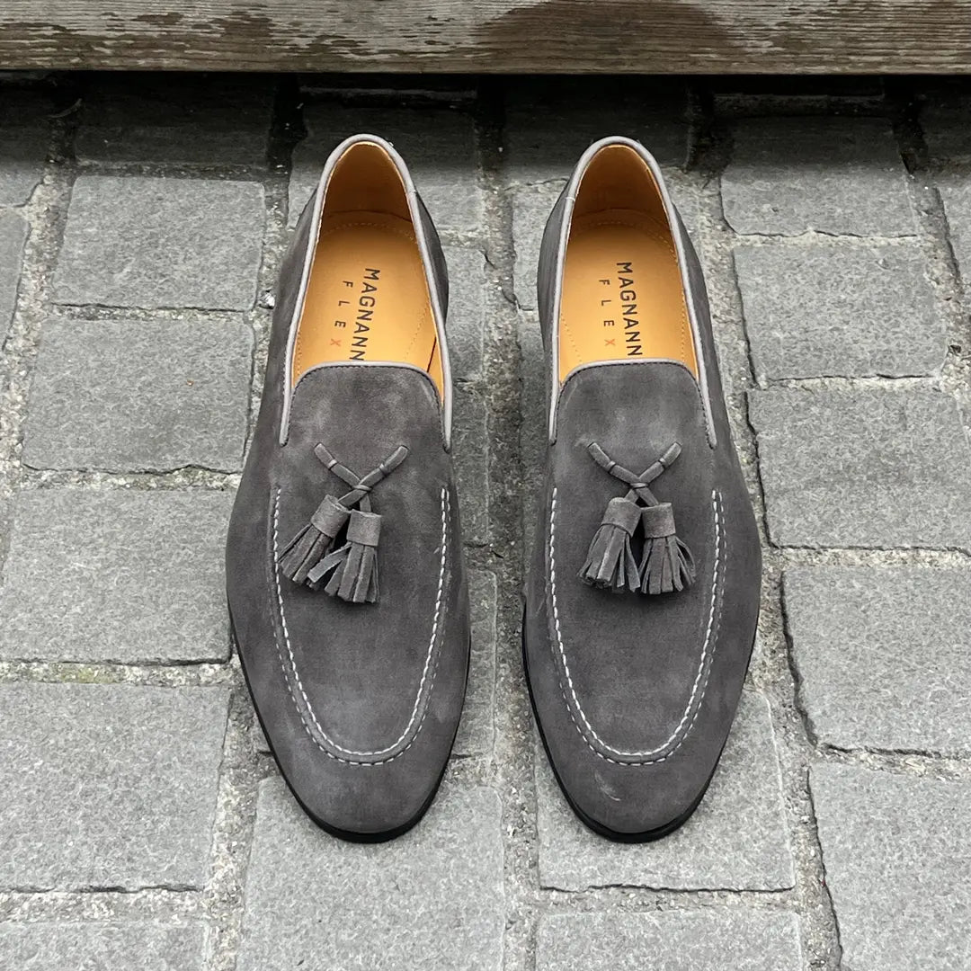 Magnanni Grey Tassel Loafer in suede, view 4