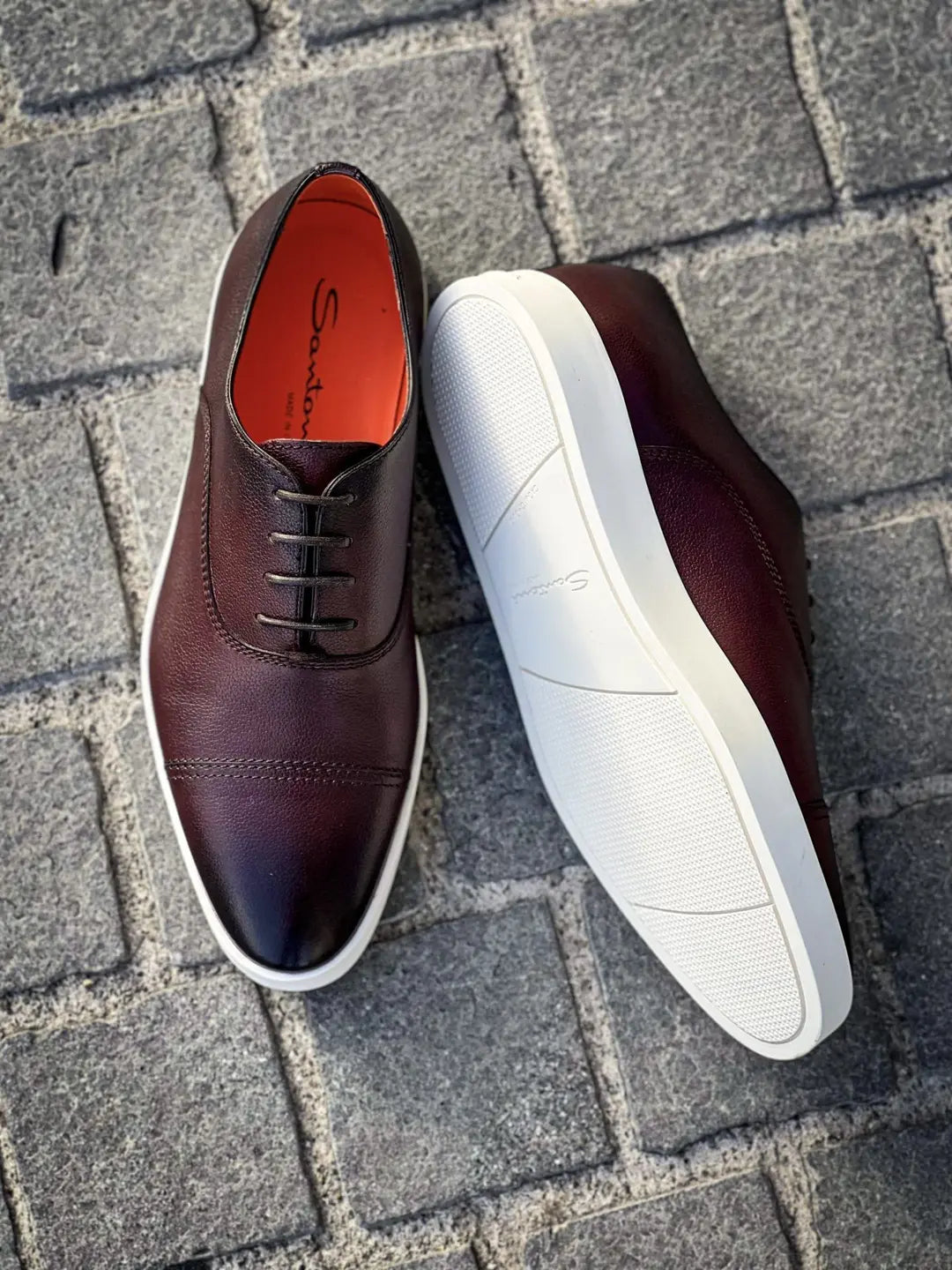 Santoni Burgundy Casual Toe Cap Cap Toe Oxford in Scotch grain leather, view 2