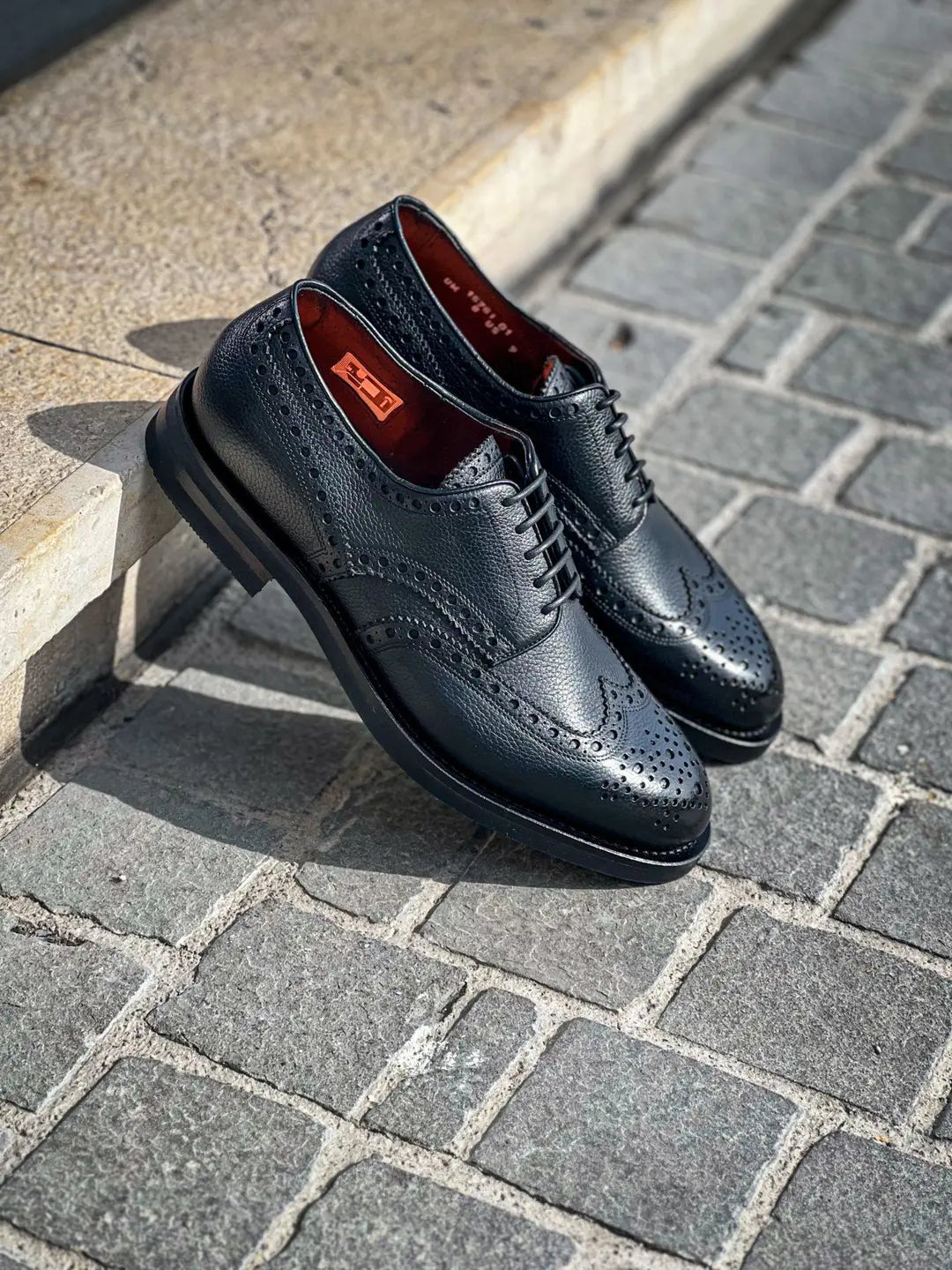 Santoni Black Brogue Oxford in Scotch grain leather
