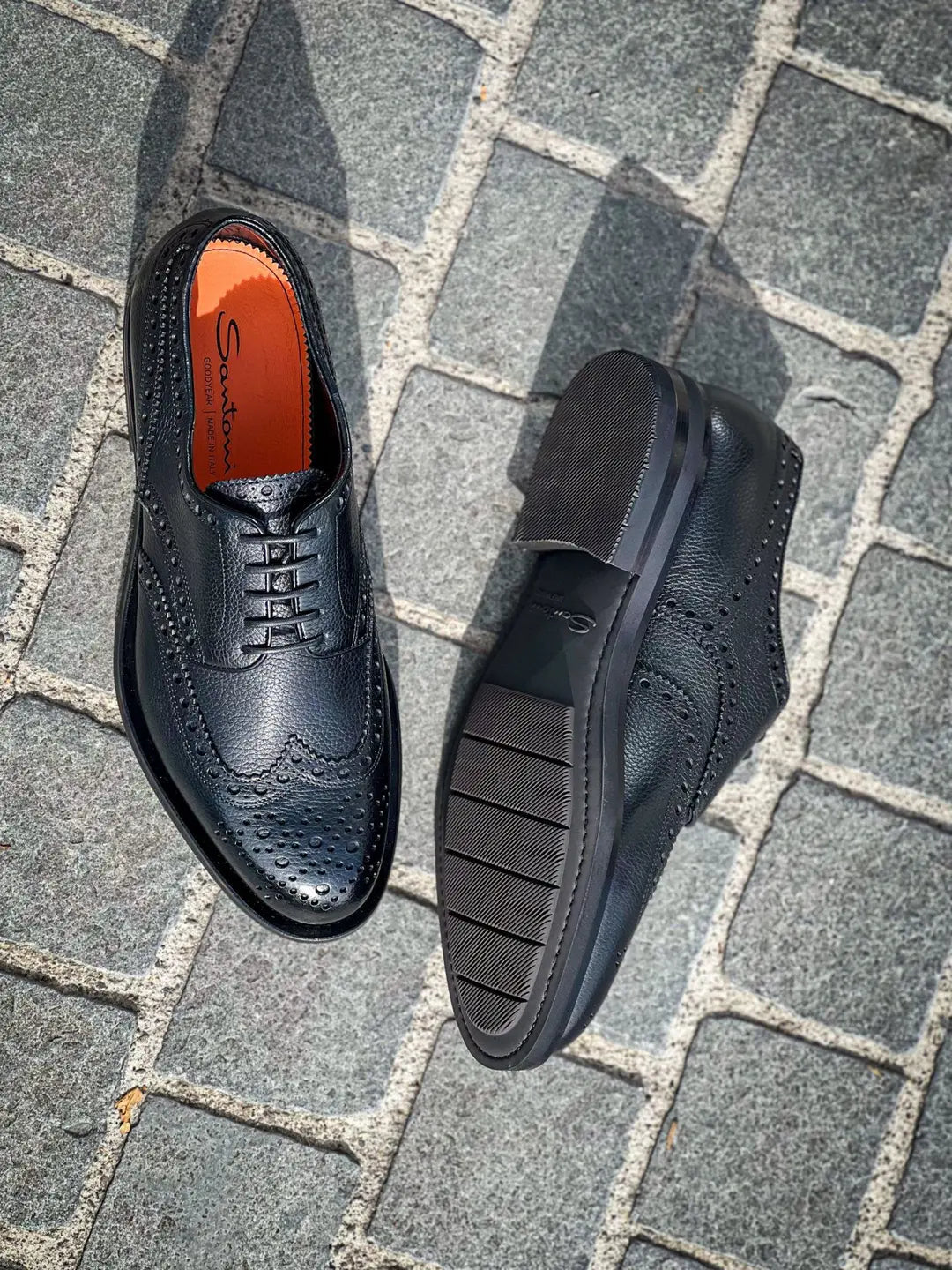 Santoni Black Brogue Oxford in Scotch grain leather, view 2