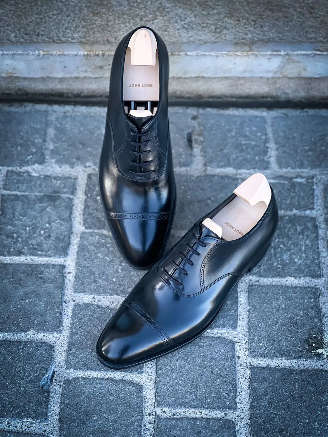 John Lobb Philip II Black Shoe in calf leather, view 3