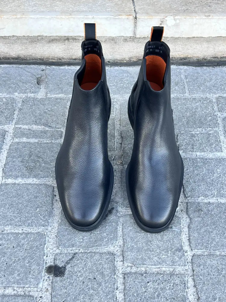 Santoni Easy Chelsea Boot Black in Scotch grain leather, view 2