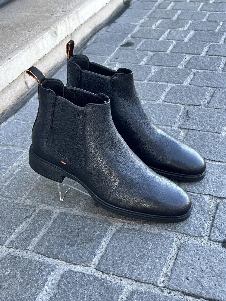 Santoni Easy Chelsea Boot Black in Scotch grain leather