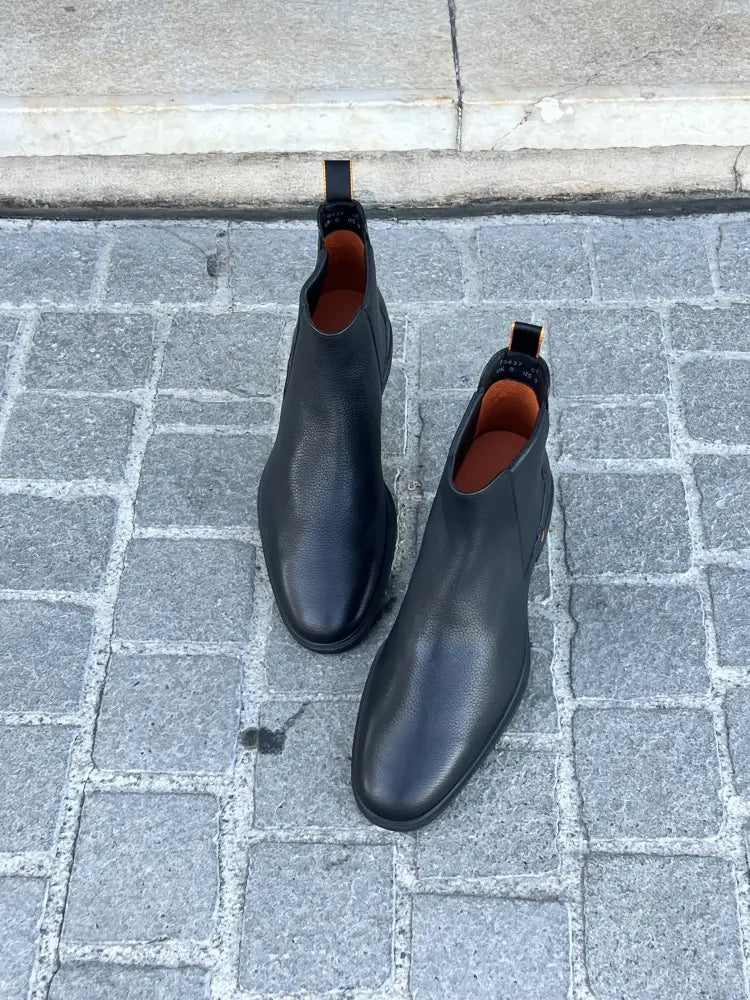 Santoni Easy Chelsea Boot Black in Scotch grain leather, view 4