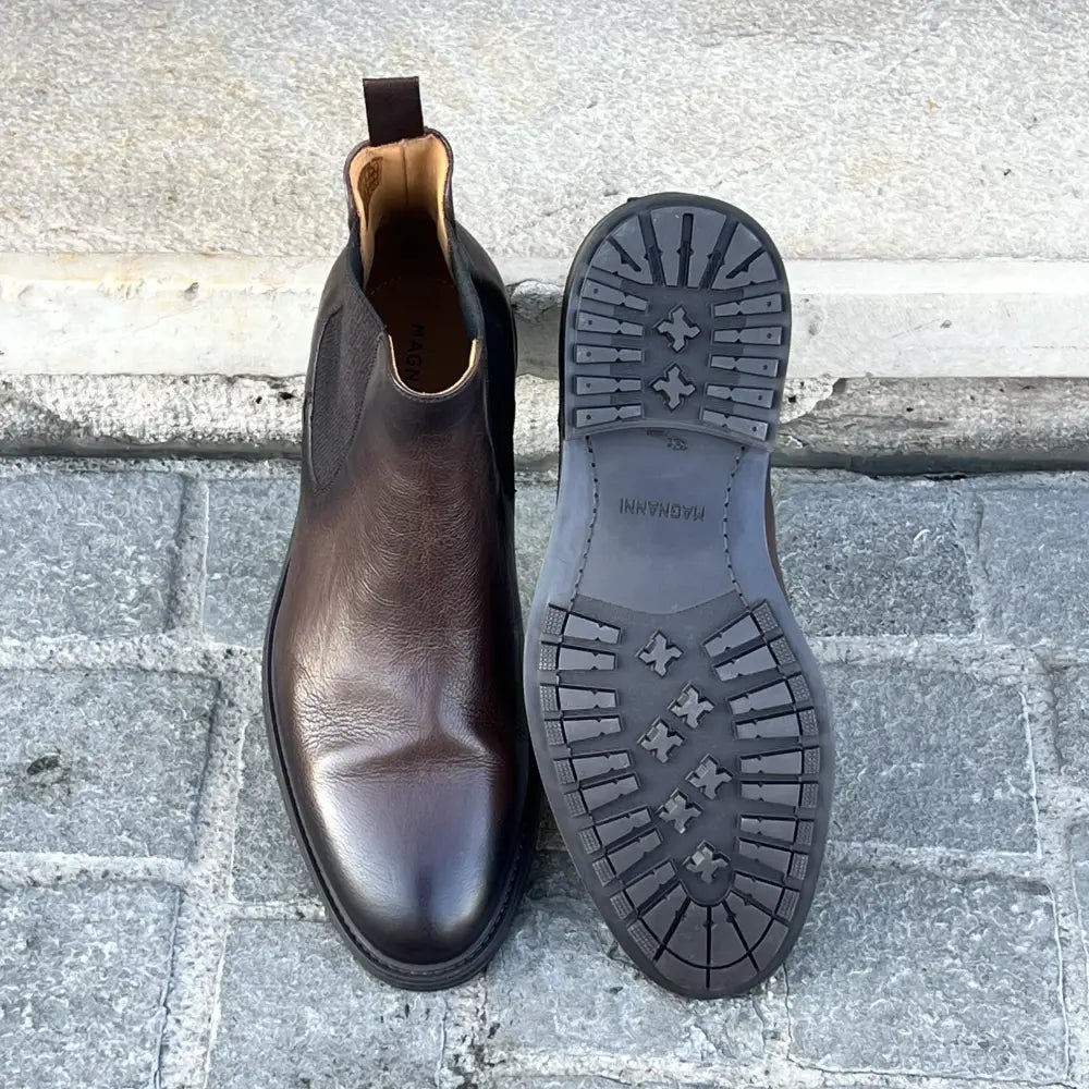 Magnanni Chelsea Boot Dark Brown Grain, view 5