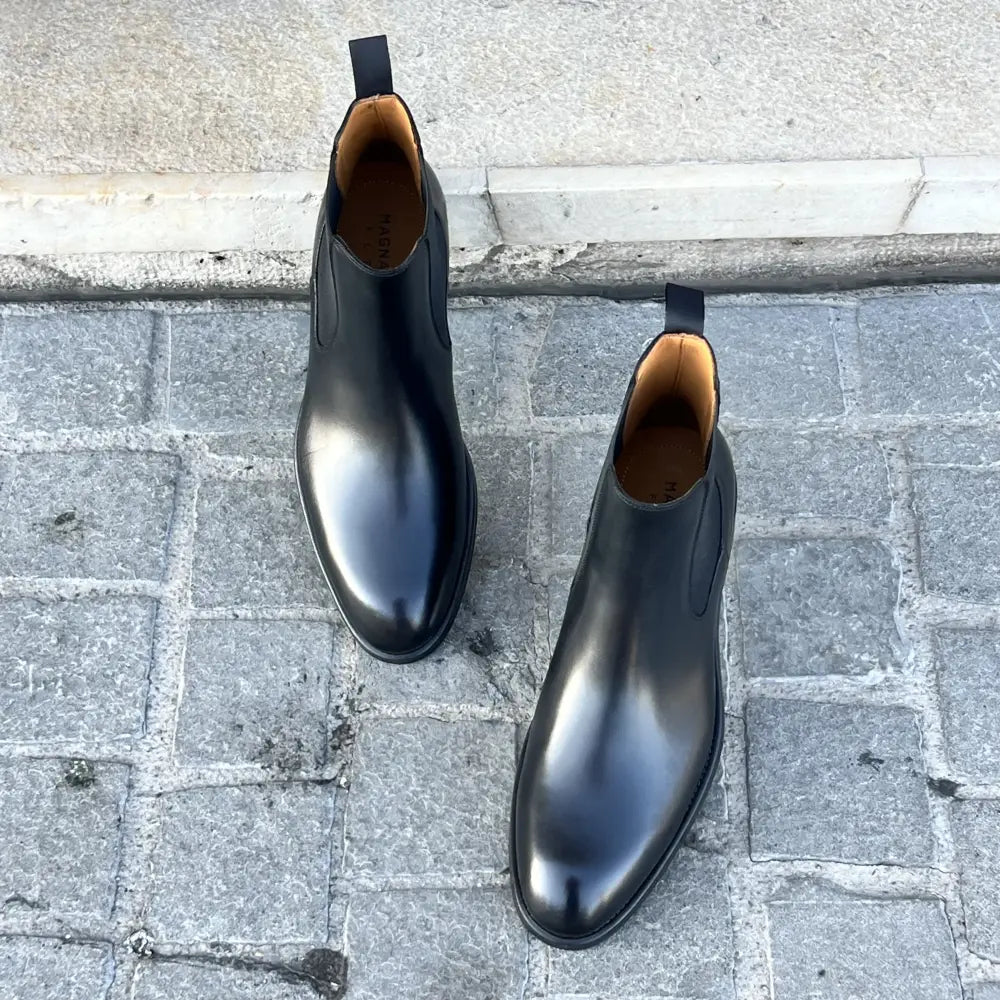 Magnanni Chelsea Boot Black in calf leather, view 3