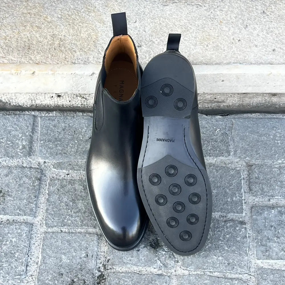 Magnanni Chelsea Boot Black in calf leather, view 4