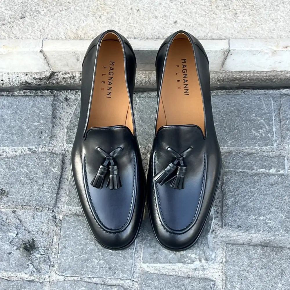 Magnanni Tassel Loafer Black Leather, view 2
