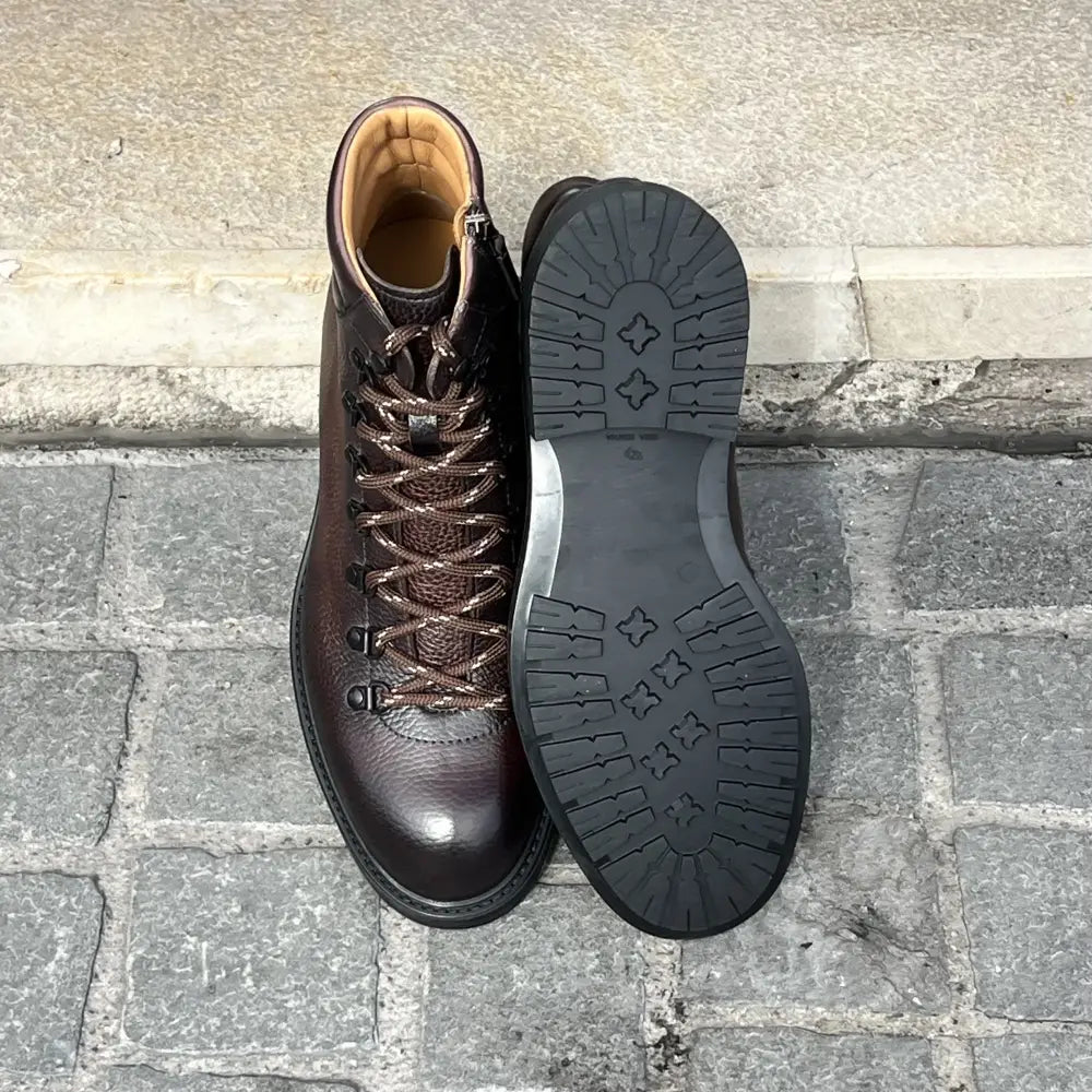 Magnanni Mountain Boot Dark Brown in Scotch grain leather, view 3