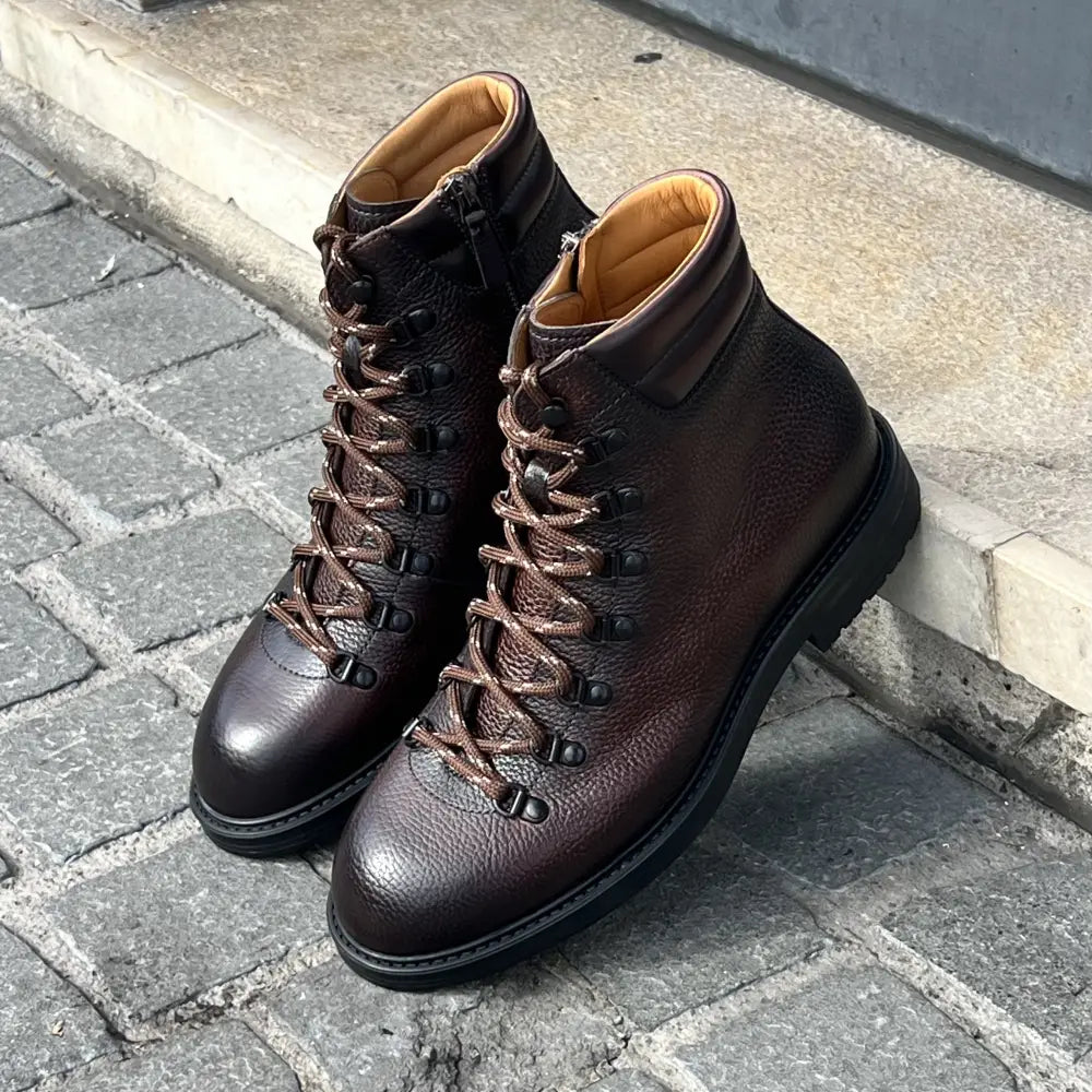 Magnanni Mountain Boot Dark Brown in Scotch grain leather, view 2