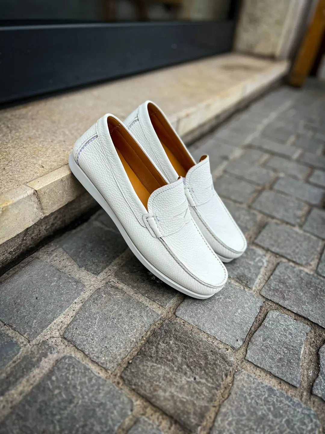 Magnanni White Grain Loafer