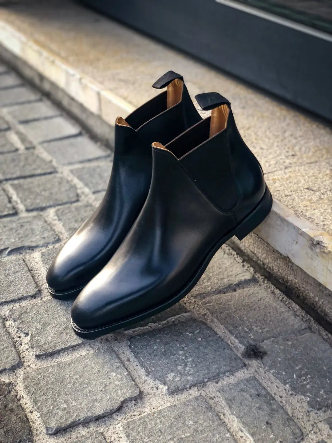 Crockett & Jones Chelsea 8 Boot Black in calf leather, view 4