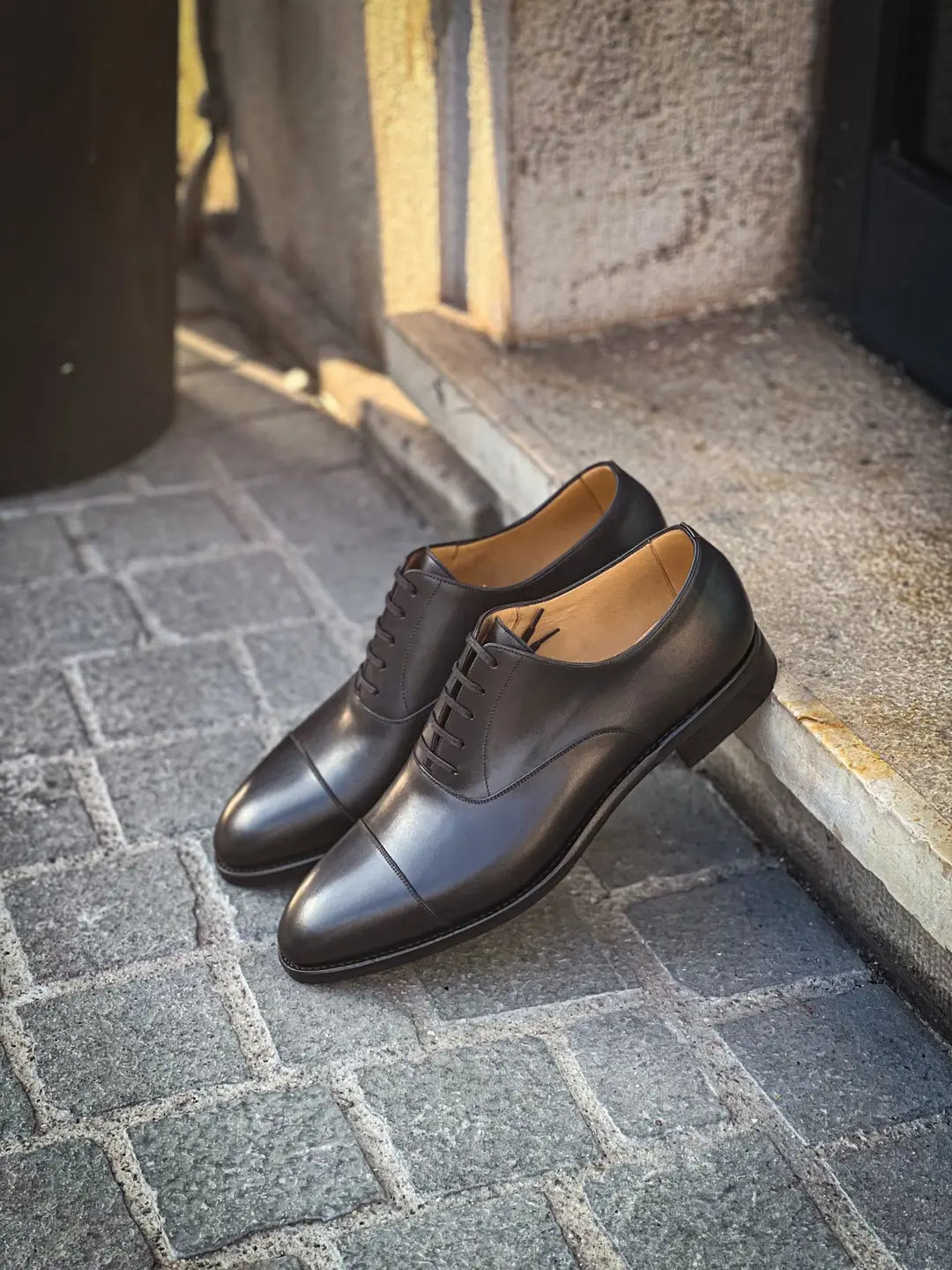 TLB Toe Cap Black Leather Cap Toe Oxford, view 4