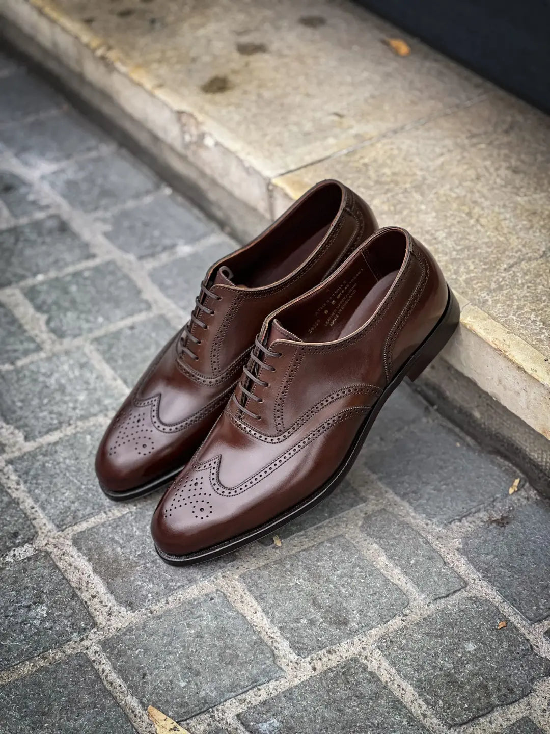 Crockett & Jones Atherstone Dark Brown Antique Brogue Oxford in calf leather, view 4