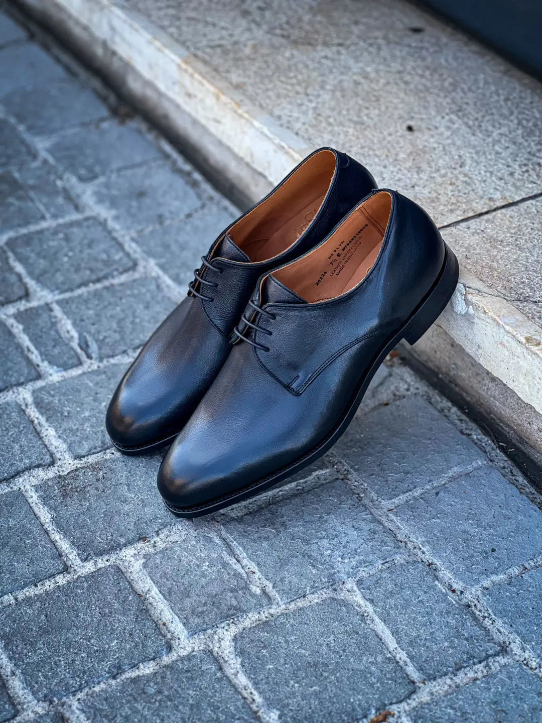 Crockett & Jones Newlyn Black Derby in calf leather, view 4
