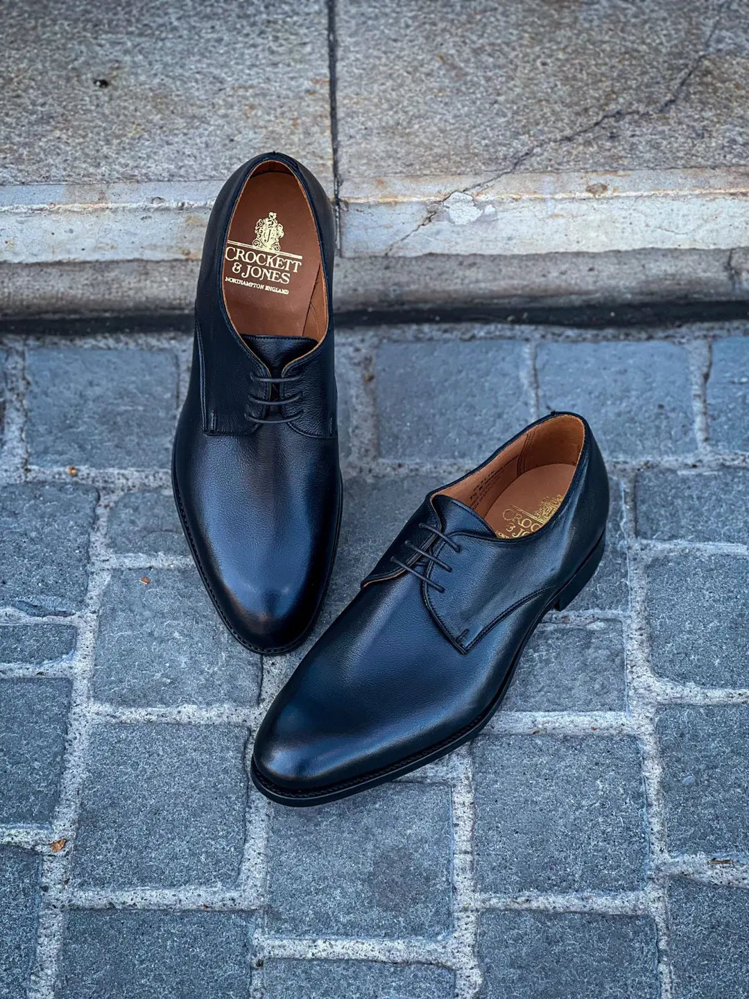 Crockett & Jones Newlyn Black Derby in calf leather, view 3