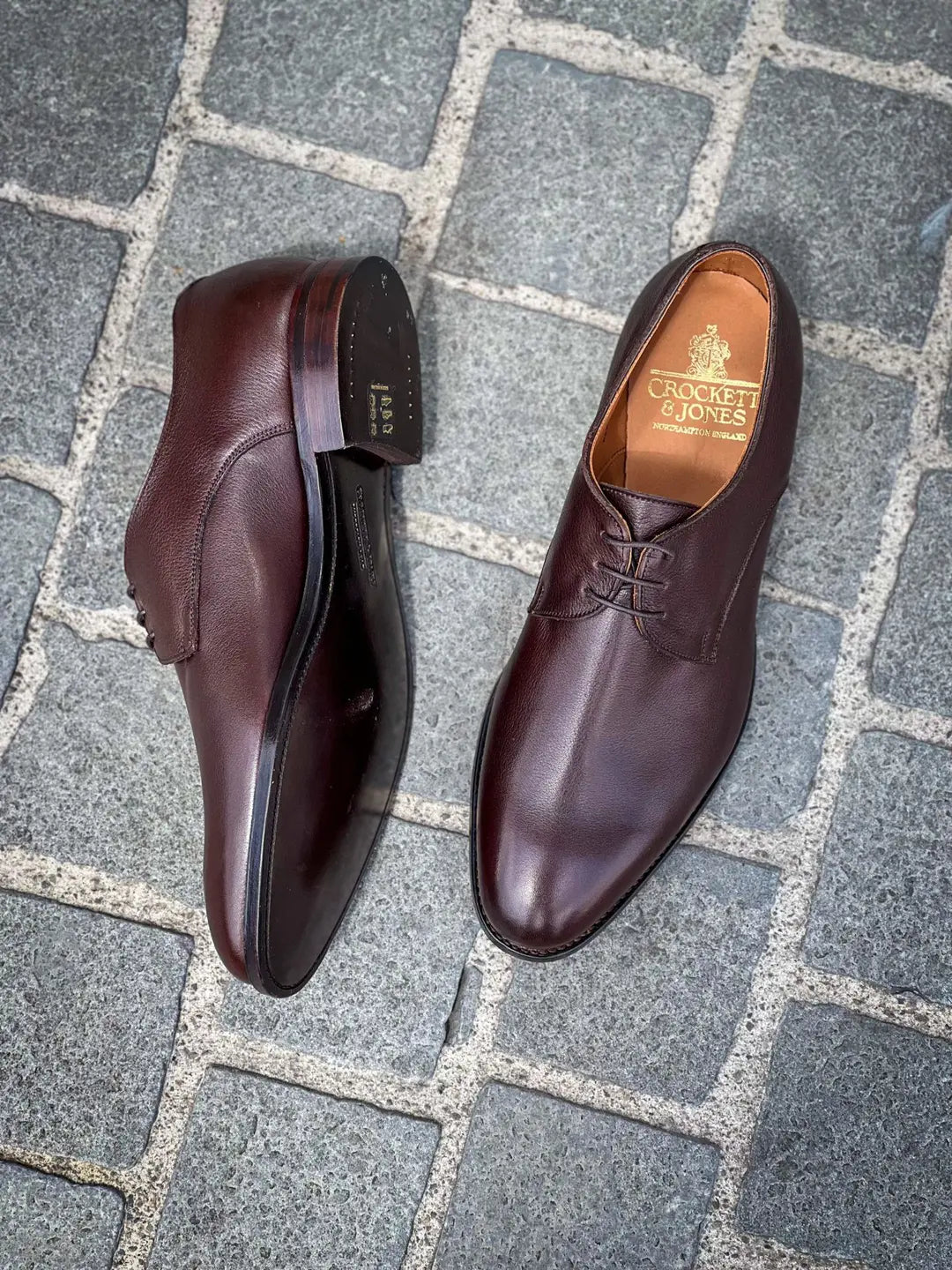Crockett & Jones Newlyn Dark Brown Derby in calf leather, view 2