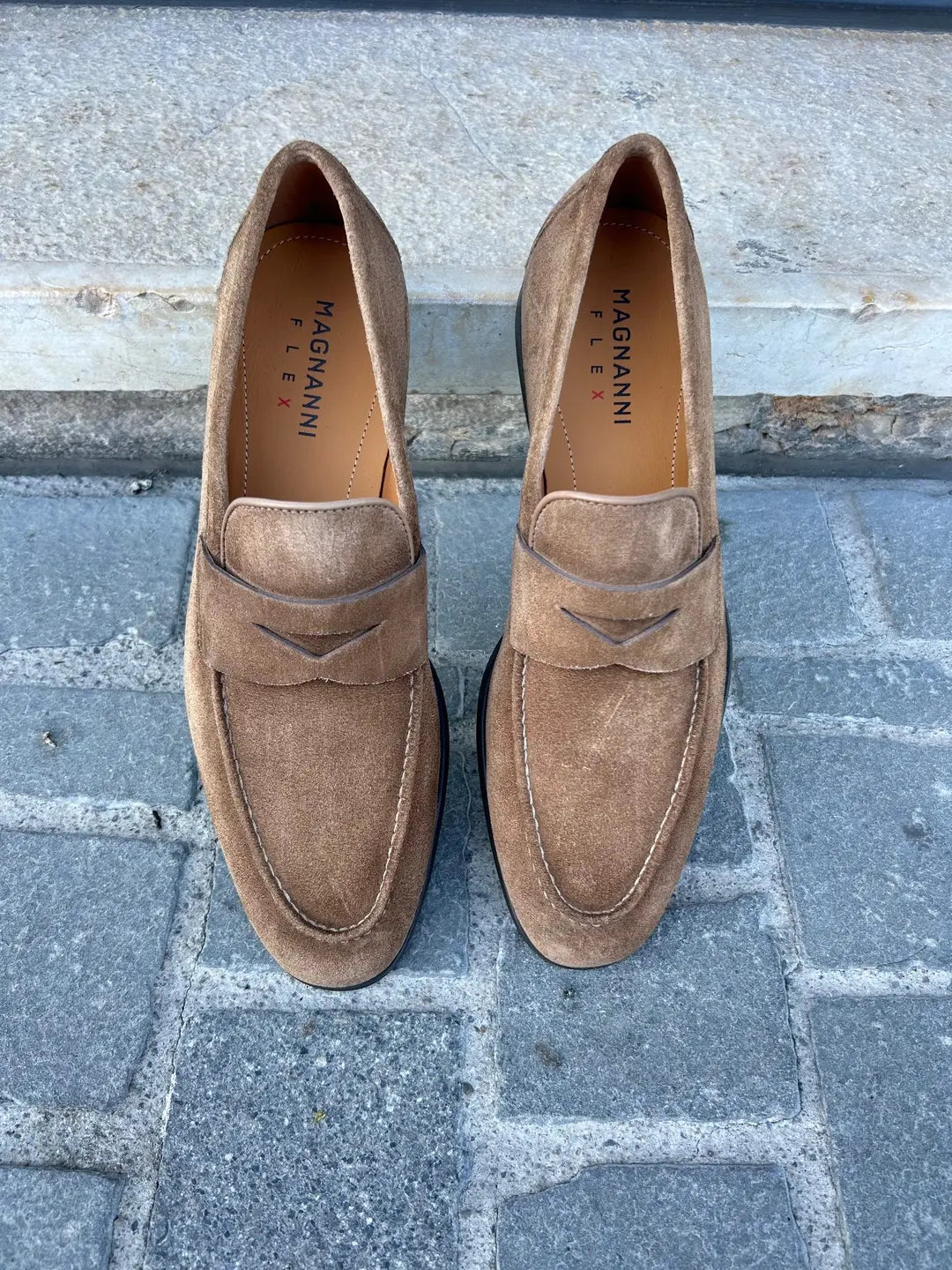 Magnanni Snuff Suede Penny Loafer