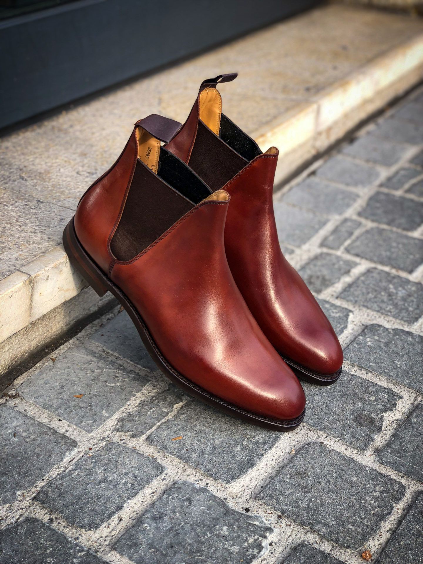 Crockett & Jones Chelsea 8 Chesnut • Luxury Shoes in Geneva | Brogue