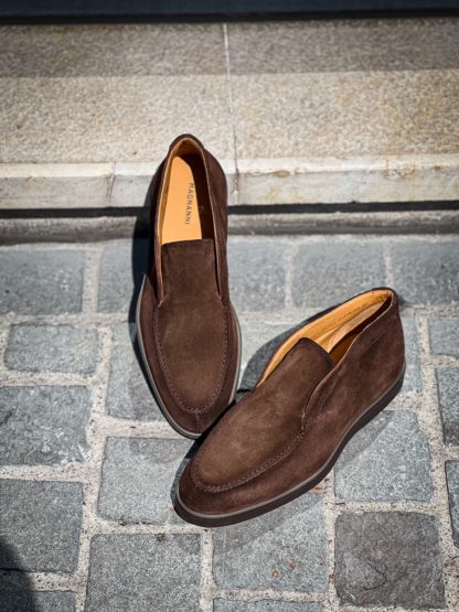 Magnanni Bottine Slip On Daim Chocolat – Image 2