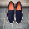 Santoni Slip On Mocassin Imrpimé Croco en Daim Bleu Marine – Image 5