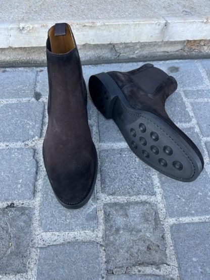 Bottine Chelsea en veau velours marron foncé – Image 4