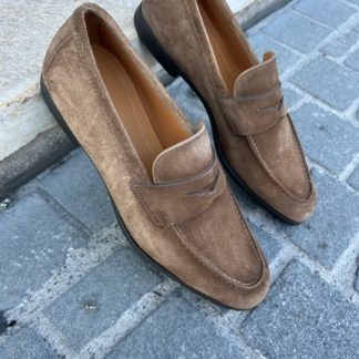 Magnanni Snuff Suede Penny Loafer