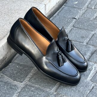MAGNANNI Black leather tassel loafers